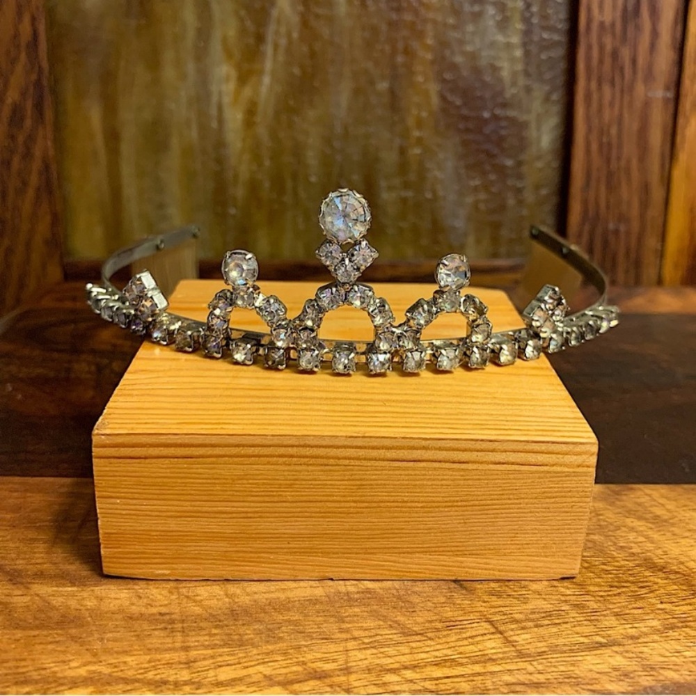 Vintage 1950's A&S Ringtone Tiara With Combs
